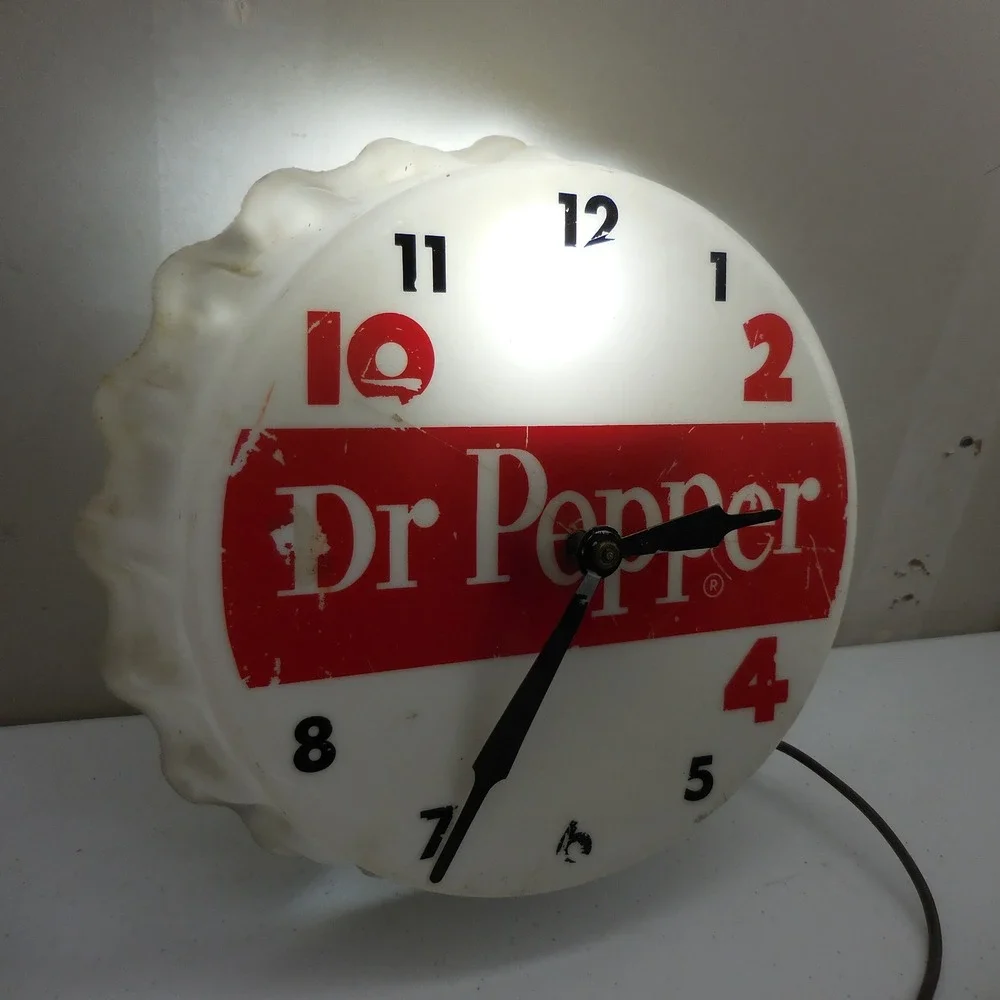 Vintage Dr Pepper Bottle Cap Light Up Wall Clock Tommy Tucker Plastics Retro